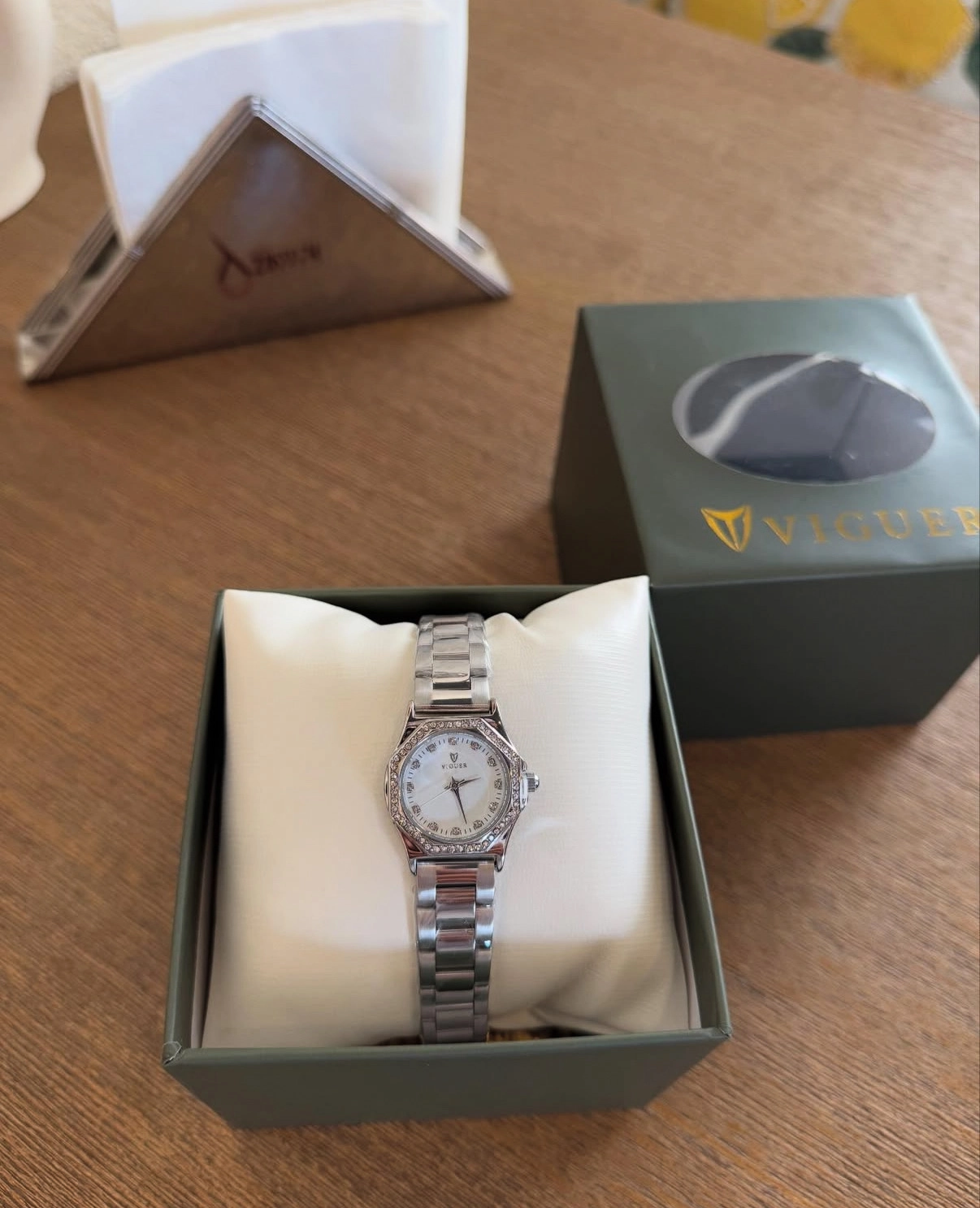 ساعات نسائيه بسعر 6.5 ريال مع ملحقاتها و توصيل مجاني